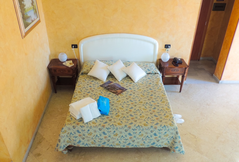 جناح جونيور بسرير مزدوج، Lungomare Hotel 8/9