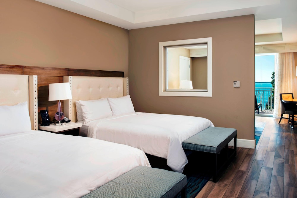 1 Bedroom, Suite, 2 Queen Beds, Balcony or Patio, Sofa