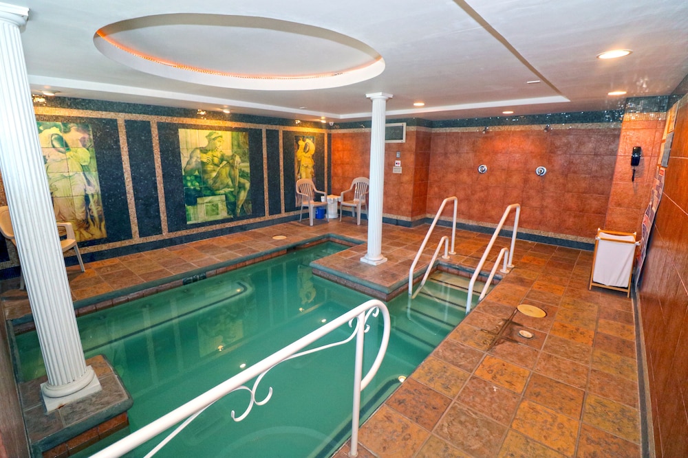 Masterpiece Hotel 40/65