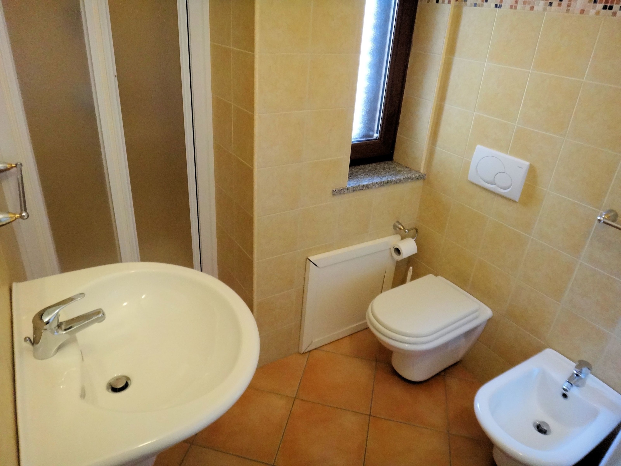 3 BEDROOMS, APARTMENT