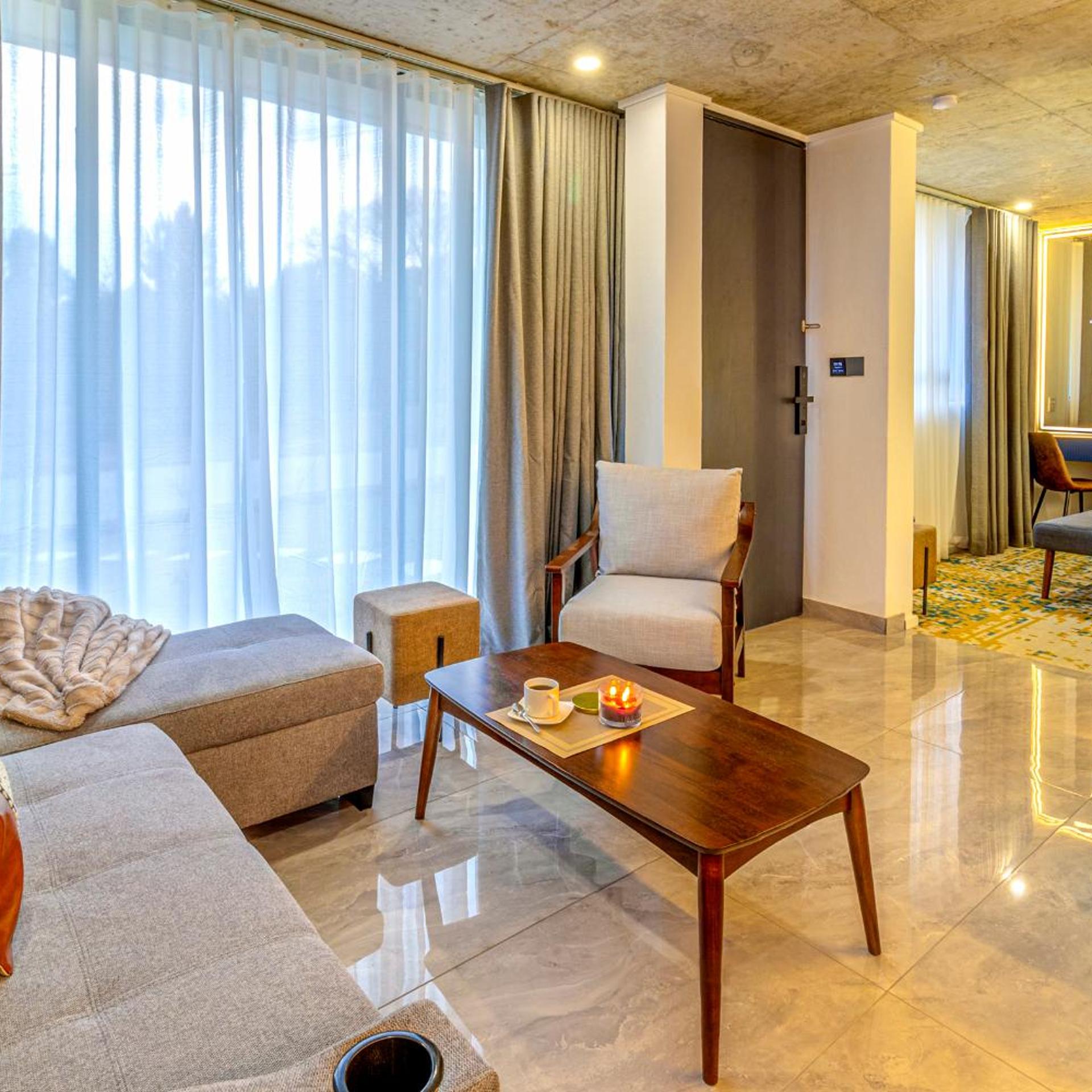 KRAVIT Premier Suites 21/29