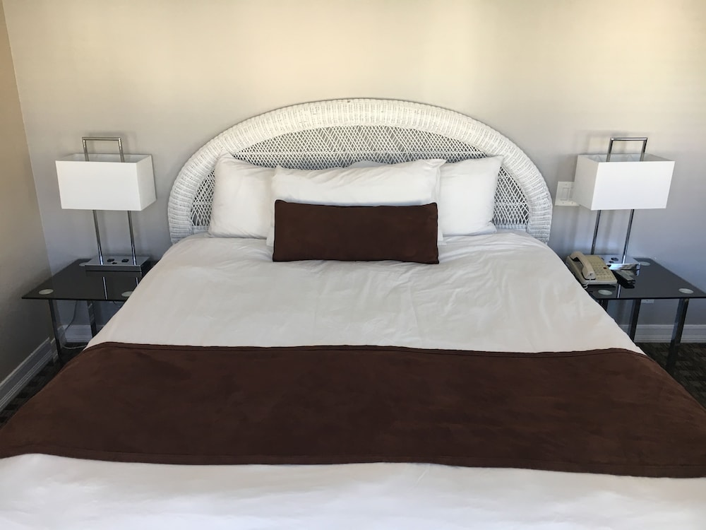 Glenmore Plaza Hotel 25/59