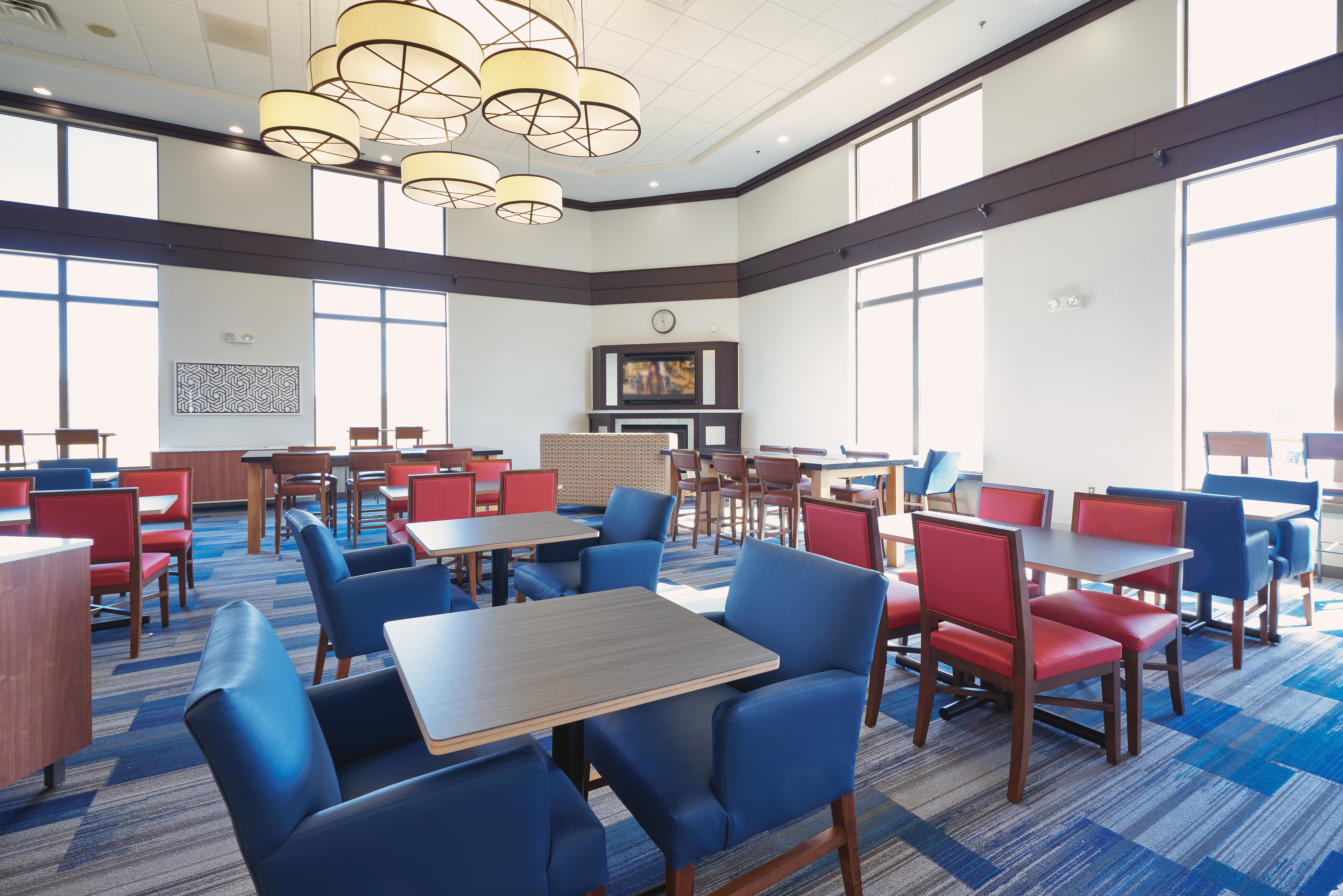 Holiday Inn Express Suites Akron Regional Airport Area 35/43