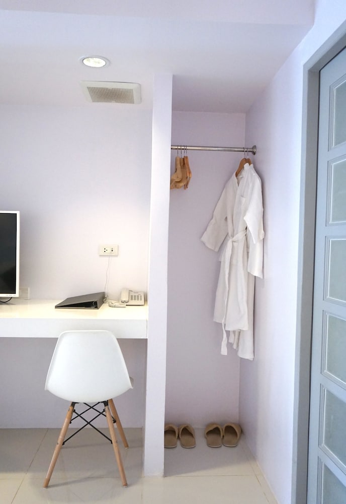 Nan Nakara Boutique 28/43