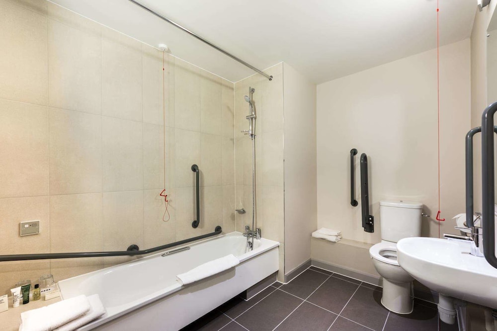 Heston Hyde Hotel 43/43