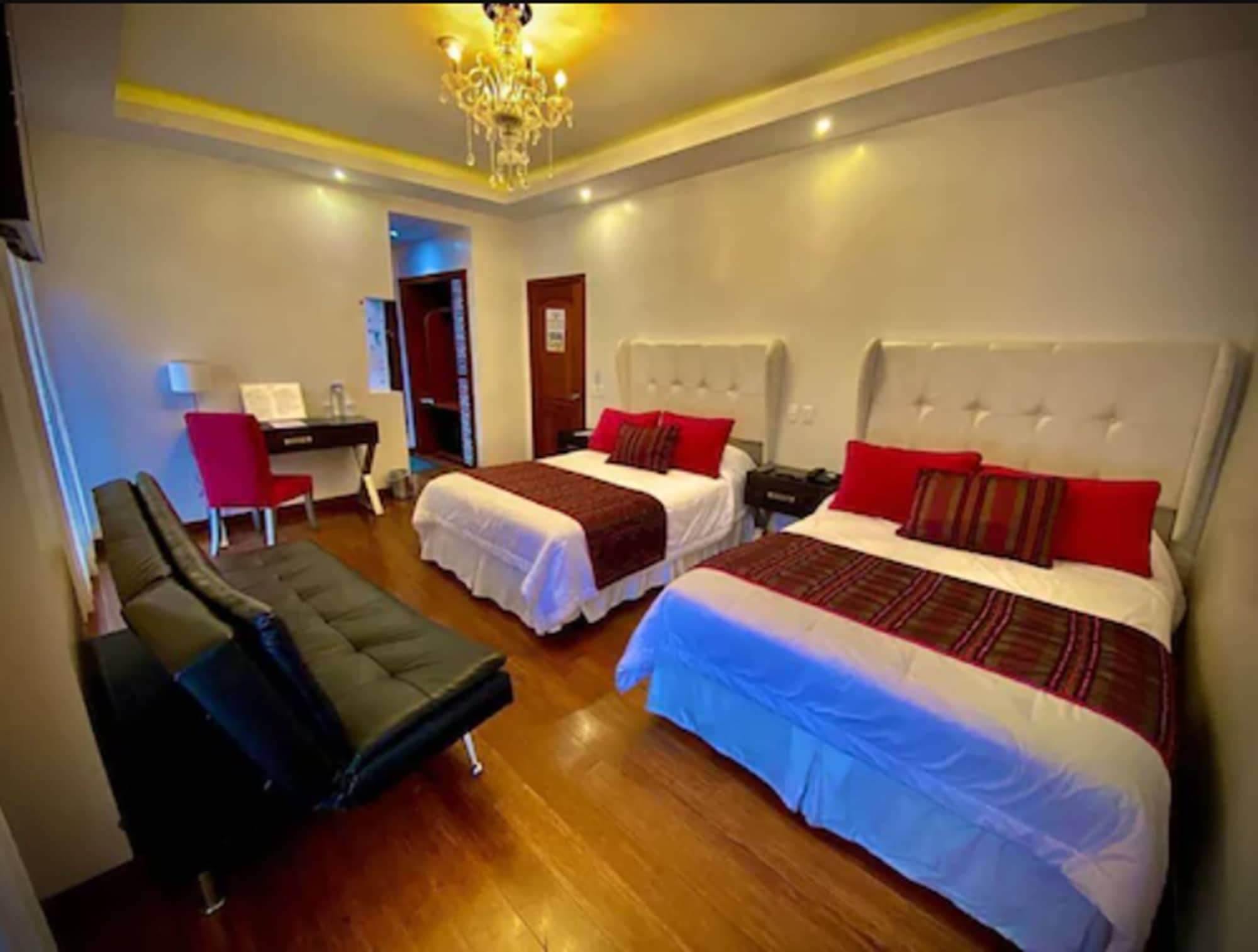 Plaza, 2 Queen Beds, Sofa