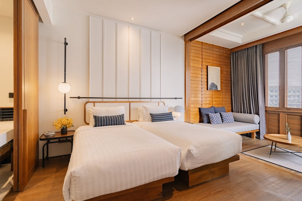 DELUXE, TWIN BEDS