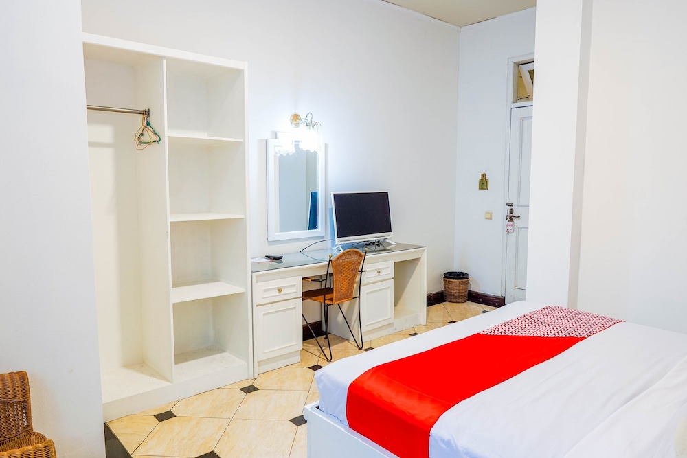 Collection O 1452 Hotel Utari 22/44