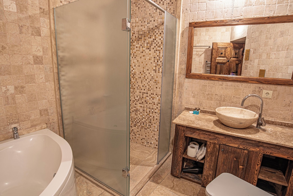 Elegance Cave Suites 46/47