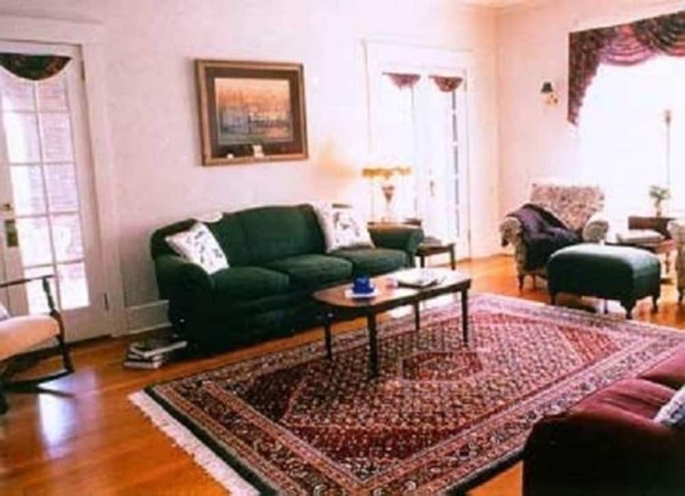 Far View - A Bed & Breakfast Estate 18/50