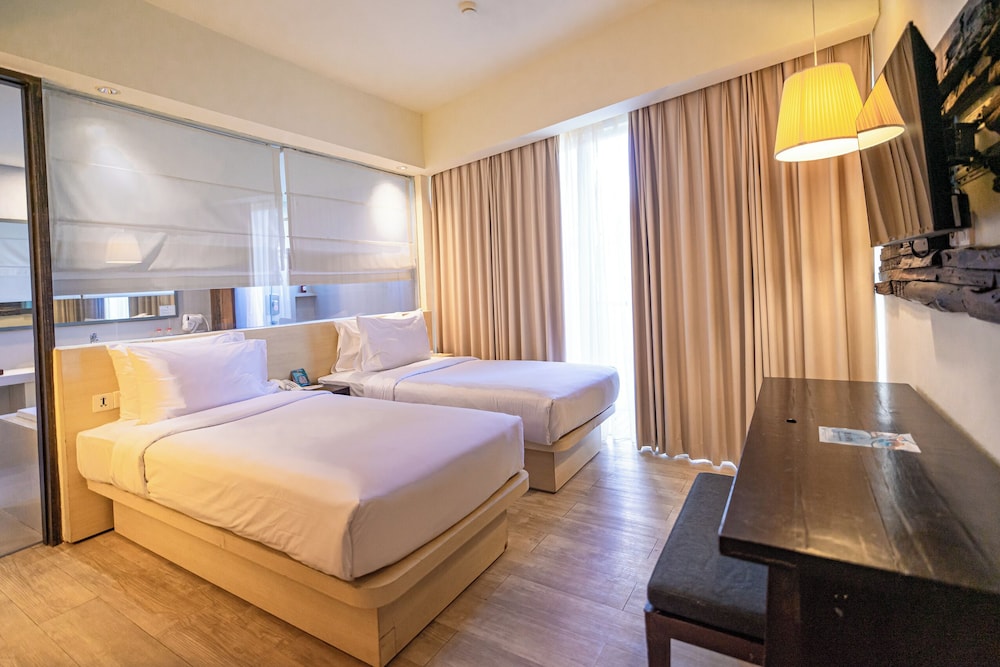 GRAND, DELUXE, BALCONY