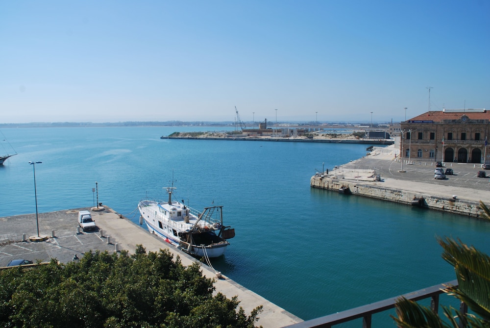L'approdo Delle Sirene 38/50