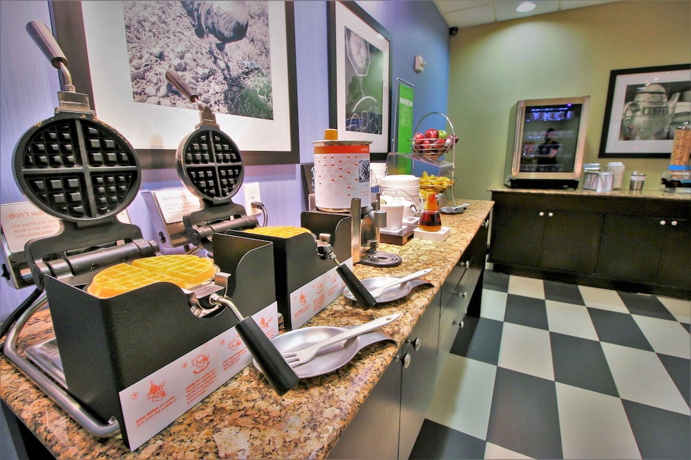 Hampton Inn And Suites Flowery Branch 27/38