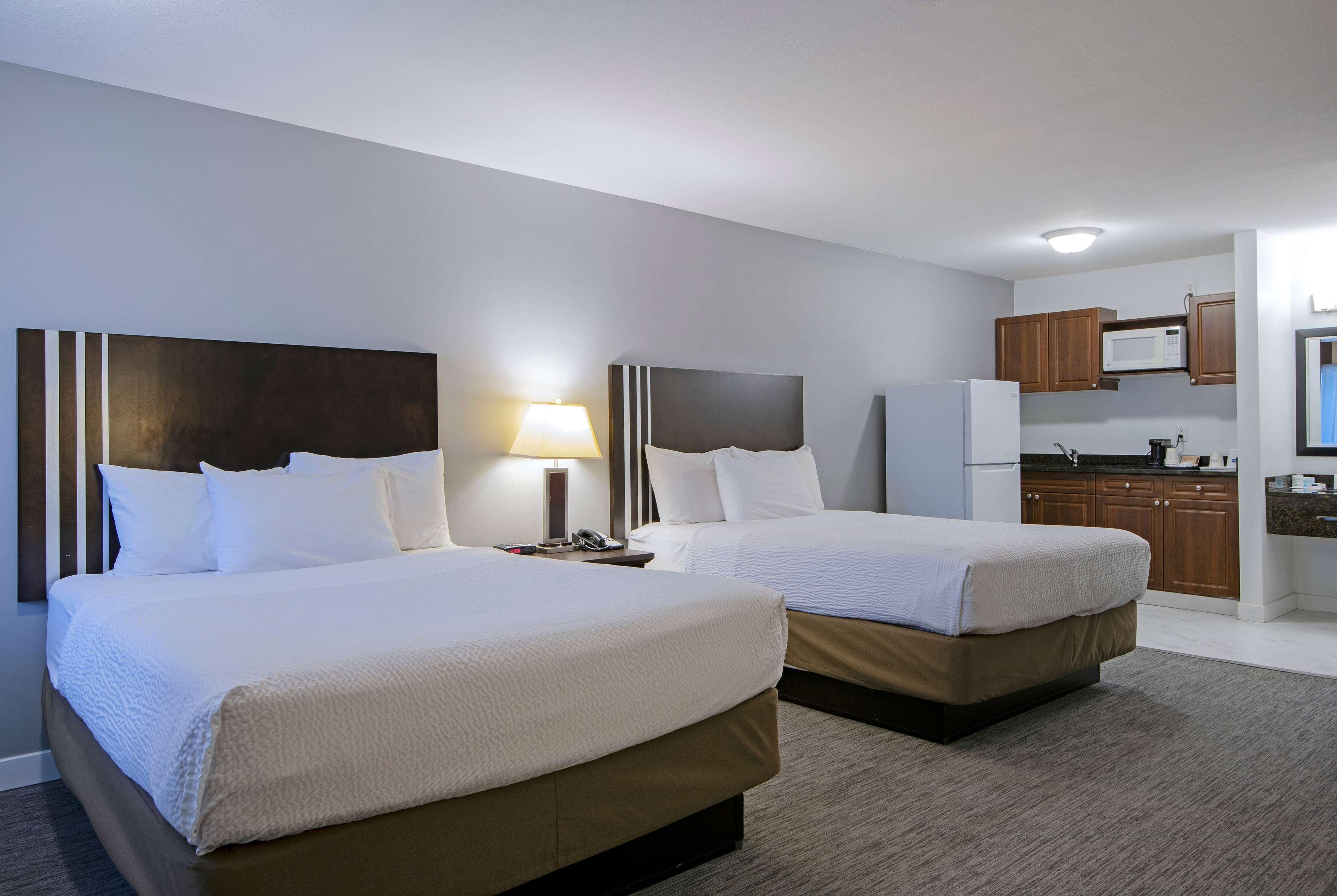 Efficiency, 2 Queen Beds