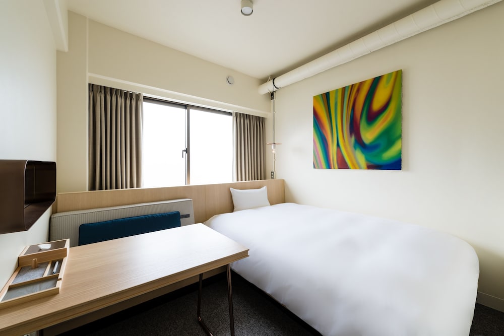 ROOM, SINGLE
