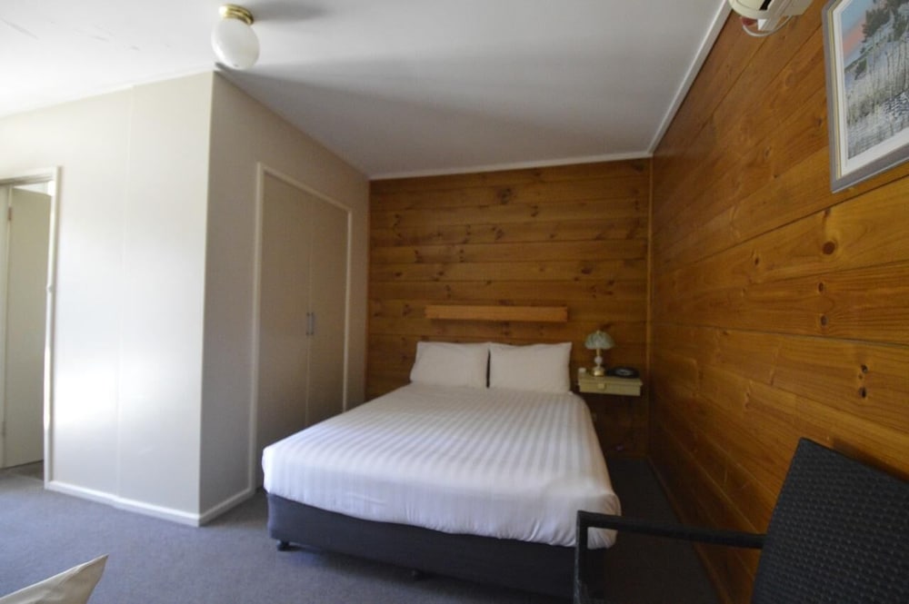 Paruna Motel 7/36