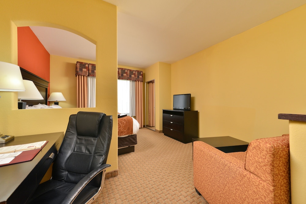 Comfort Suites Salina 33/44