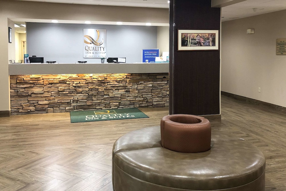 Quality Inn & Suites Boone - University Area 7/24