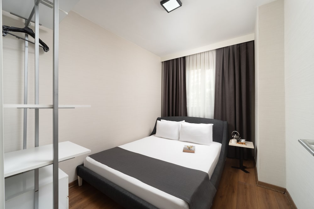 2 BEDROOMS, DELUXE, STUDIO, SUITE