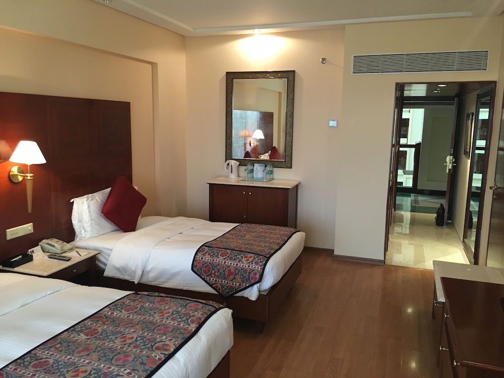 CLUB, LALIT, EXECUTIVE, TWIN BEDS