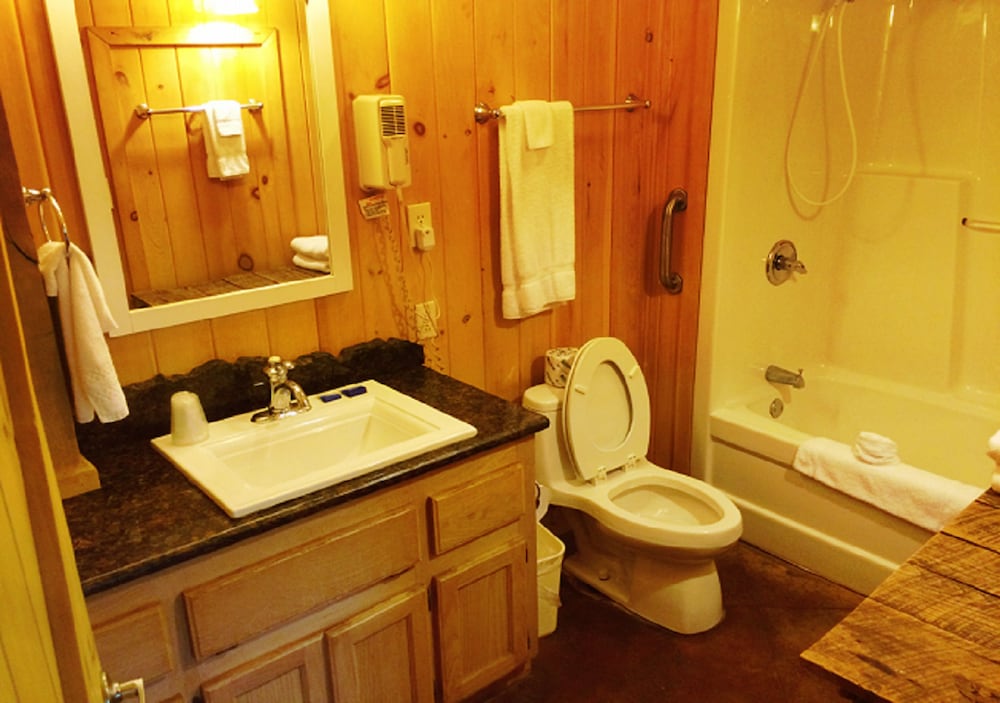 1 Bedroom, Cabin, King Bed, Woods Building