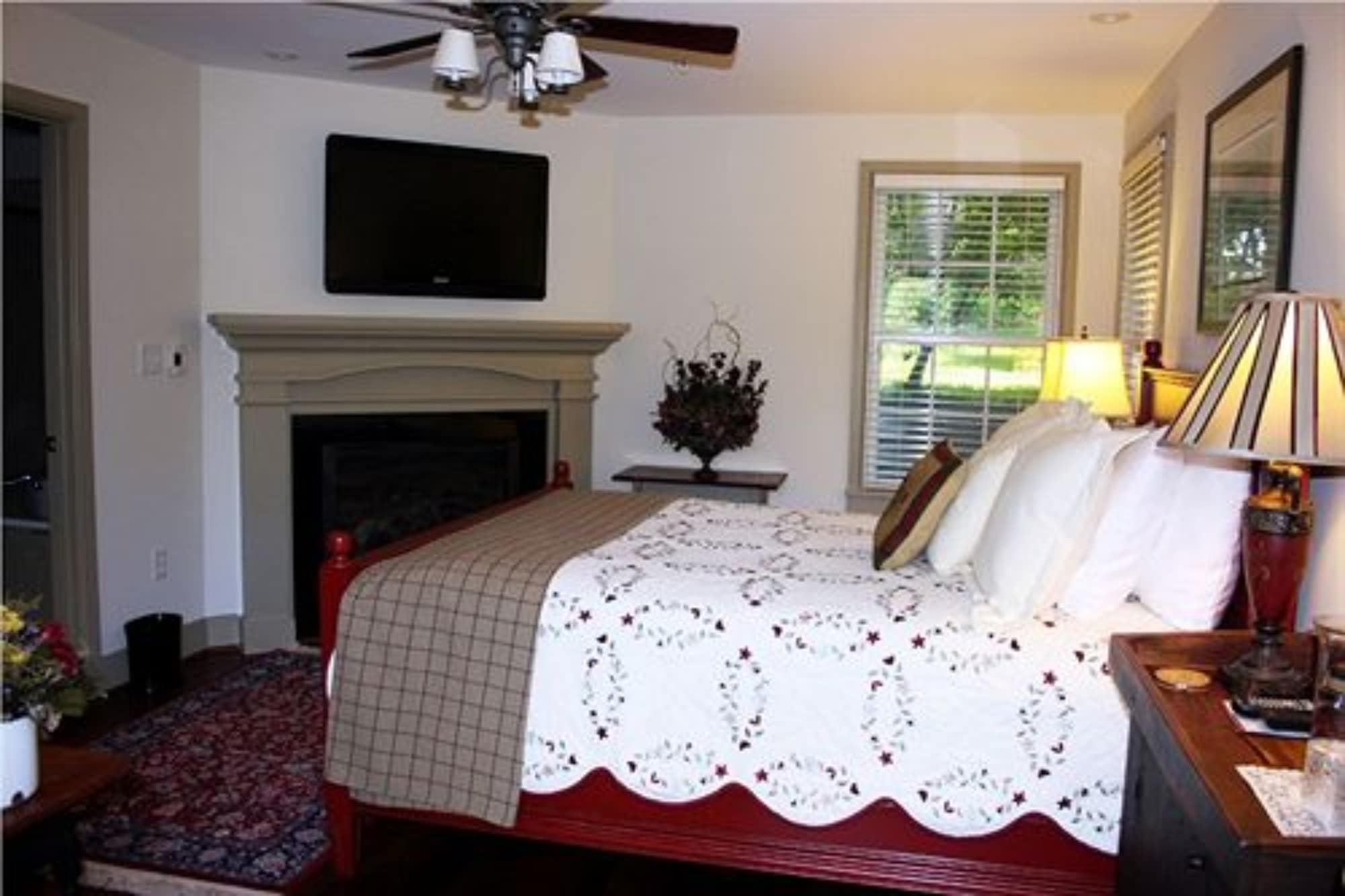 Deluxe, Queen Bed, Terrace