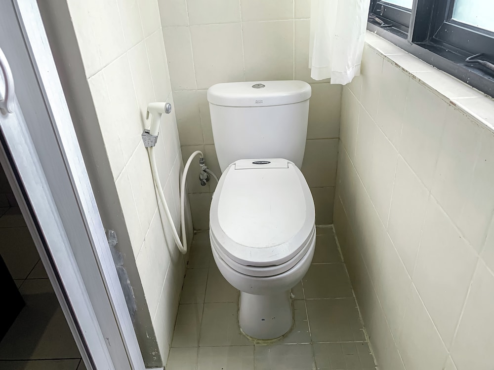 Reddoorz Plus Near Hayam Wuruk 2 30/33