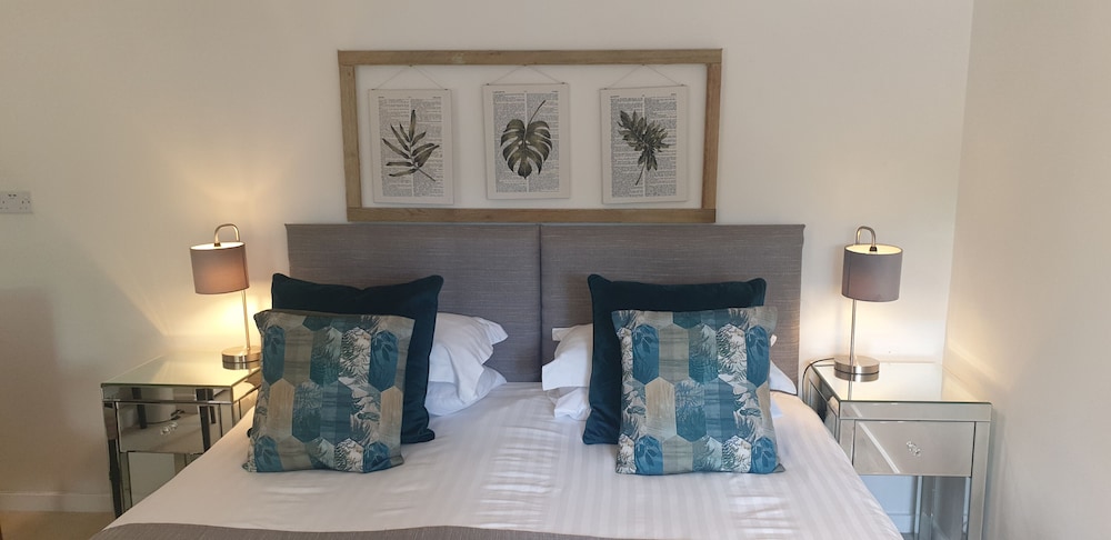 Monkton Court Hotel 25/50