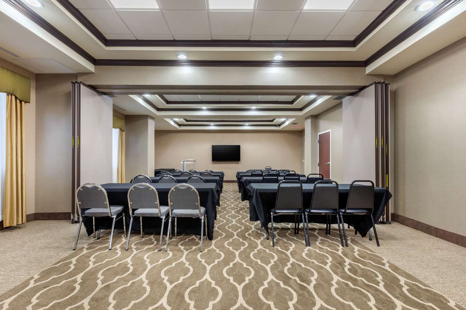 Comfort Inn & Suites North Little Rock McCain Mall 33/38