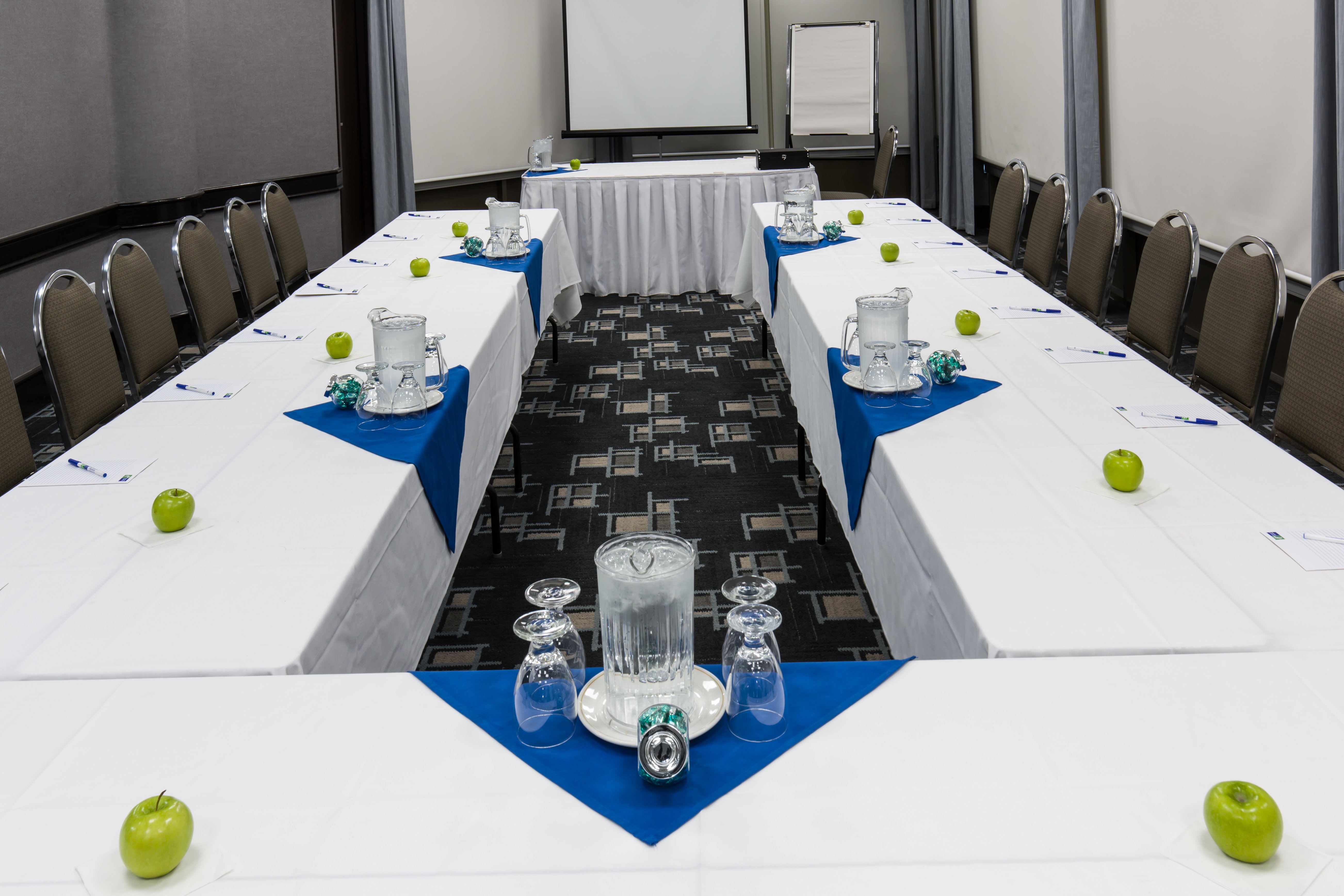 Holiday Inn Express Edmonton Downtown 53/56