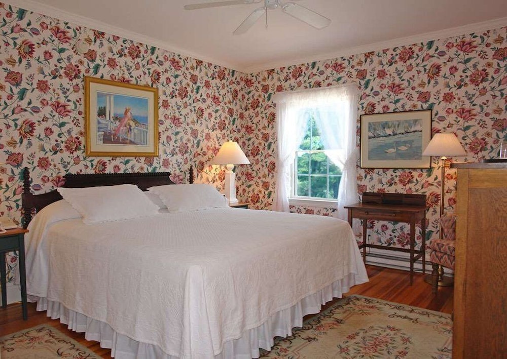 Garden, Twin Beds, King Bed, King and Twin Beds