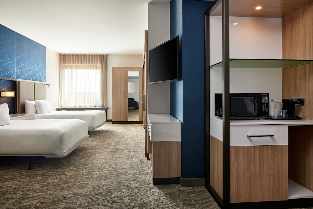 Suite, 2 Queen Beds, Accessible