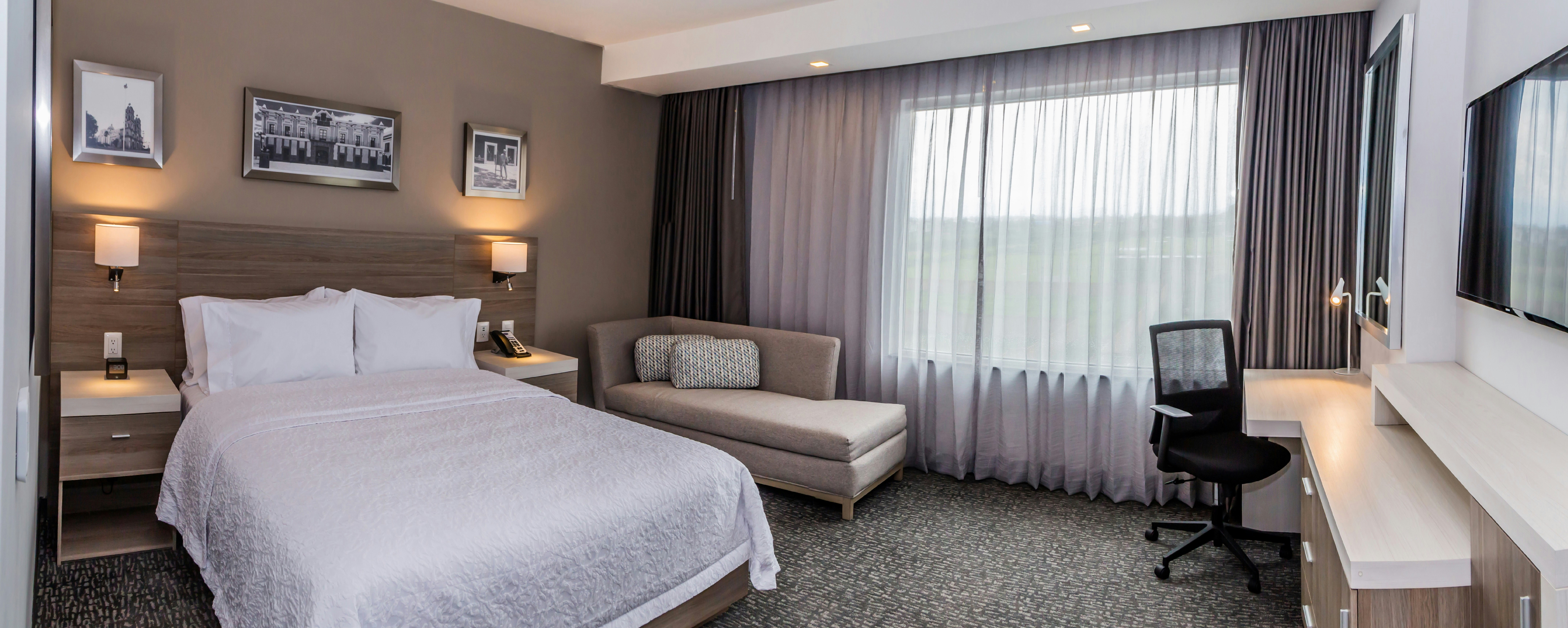 SUITE, QUEEN BED