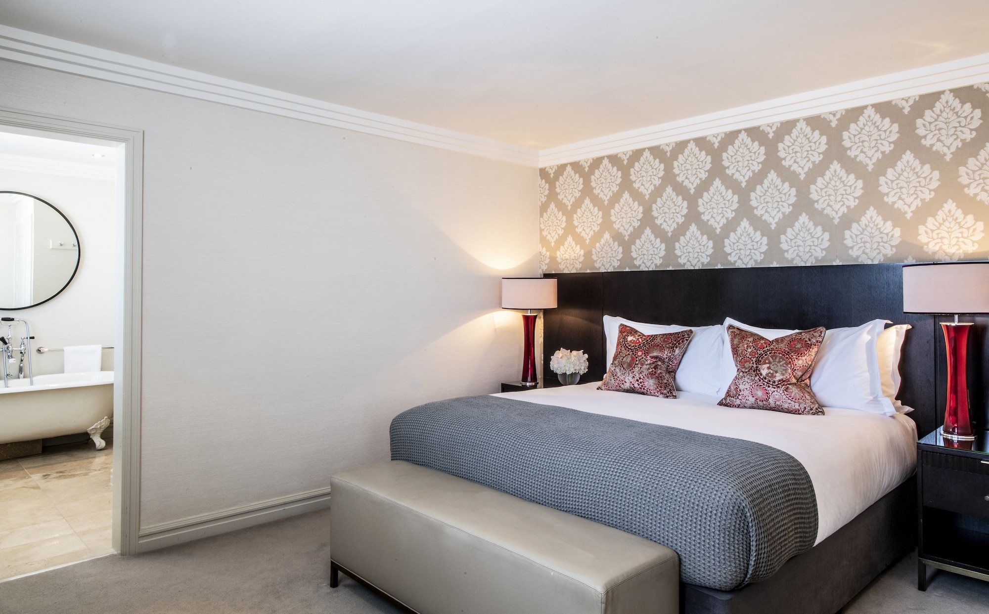 SIGNATURE, SUITE, KING BED