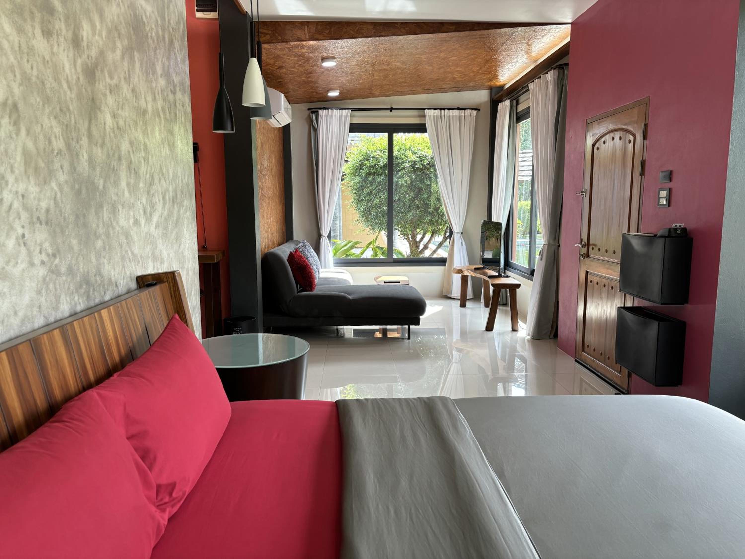 Grand, Deluxe, Bungalow