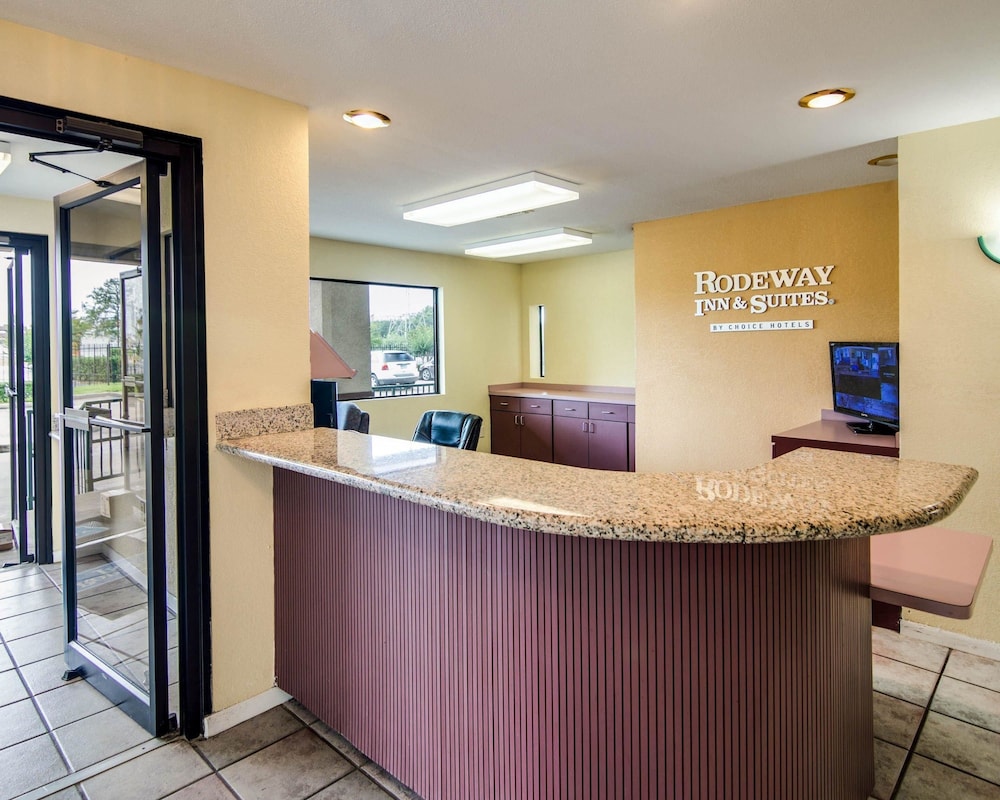 Rodeway Inn & Suites Hwy 290 NW photo4