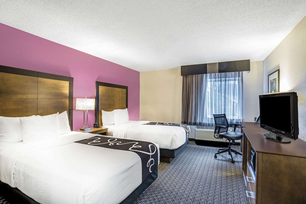 La Quinta Inn & Suites by Wyndham Hartford - Bradley Airport 14/47