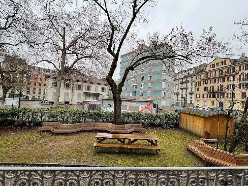 Geneva Hostel 67/70