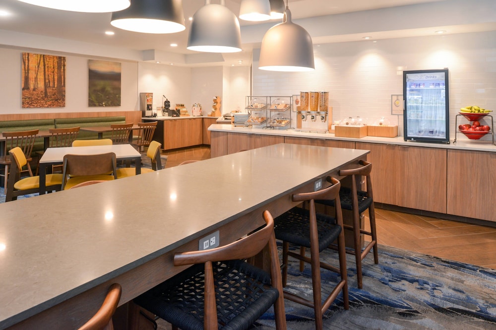 Fairfield Inn & Suites by Marriott Pittsburgh New Stanton 8/37