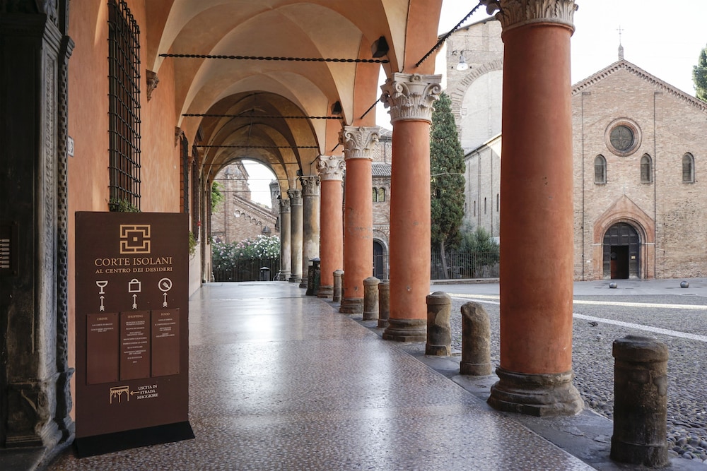 Casa Isolani Santo Stefano 41/48