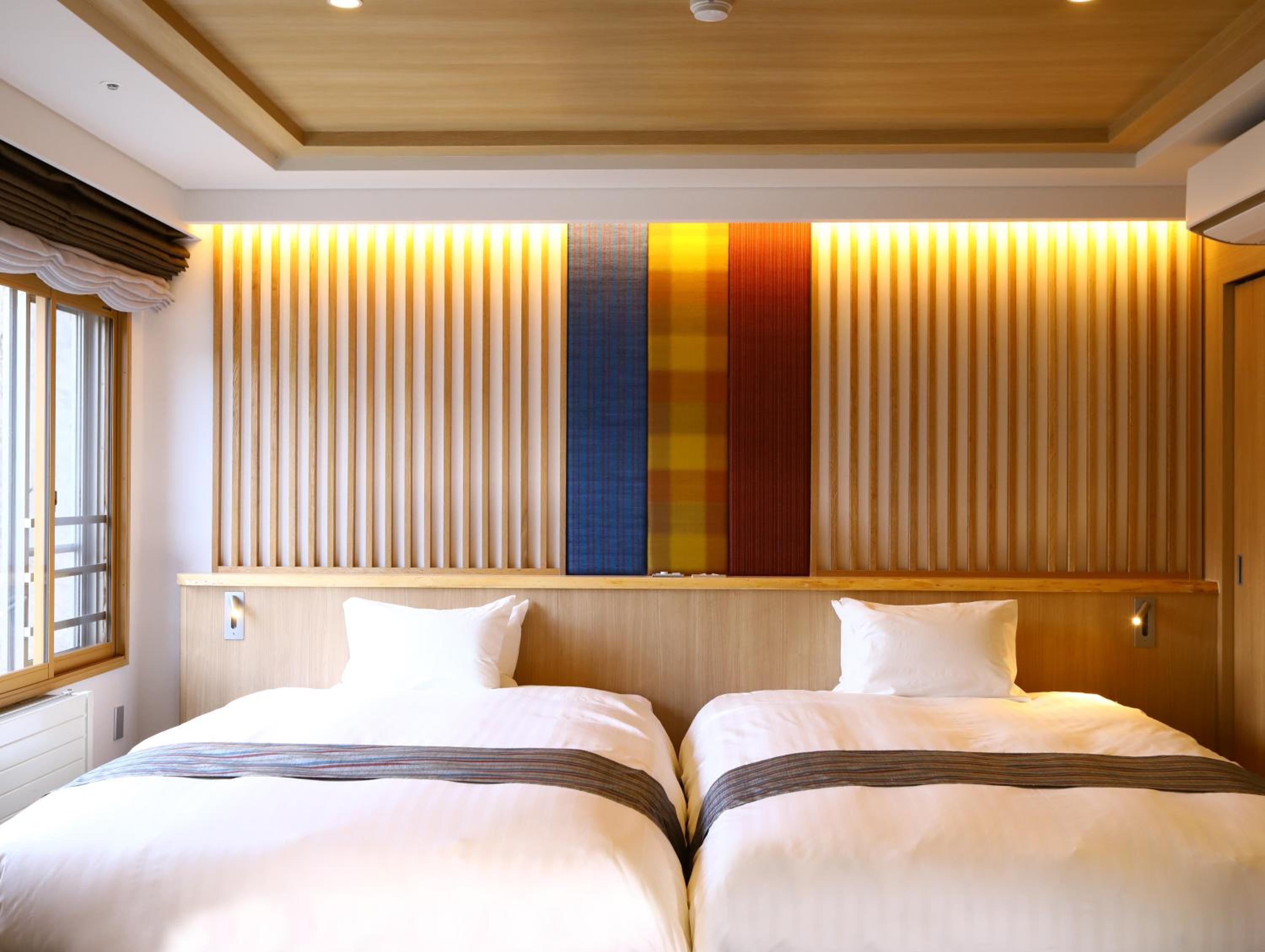 Deluxe, Suite