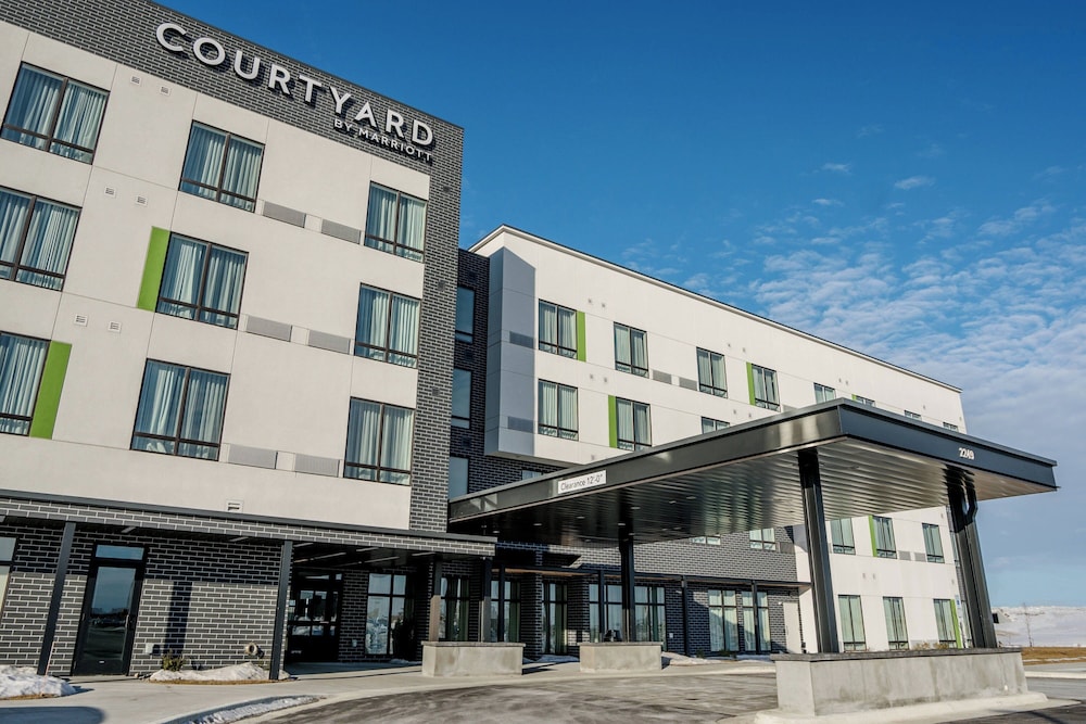 Courtyard Fargo 3/65