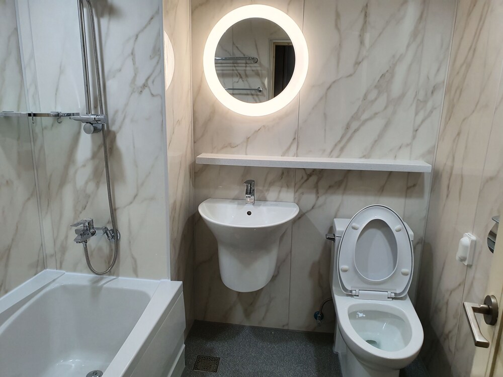 Prime Tourist Hotel 27/56