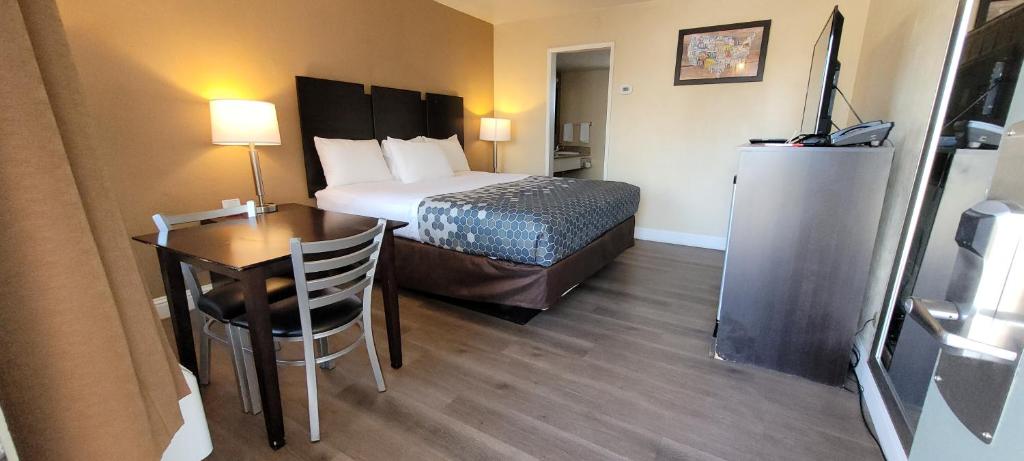 ROOM, QUEEN BED, ACCESSIBLE