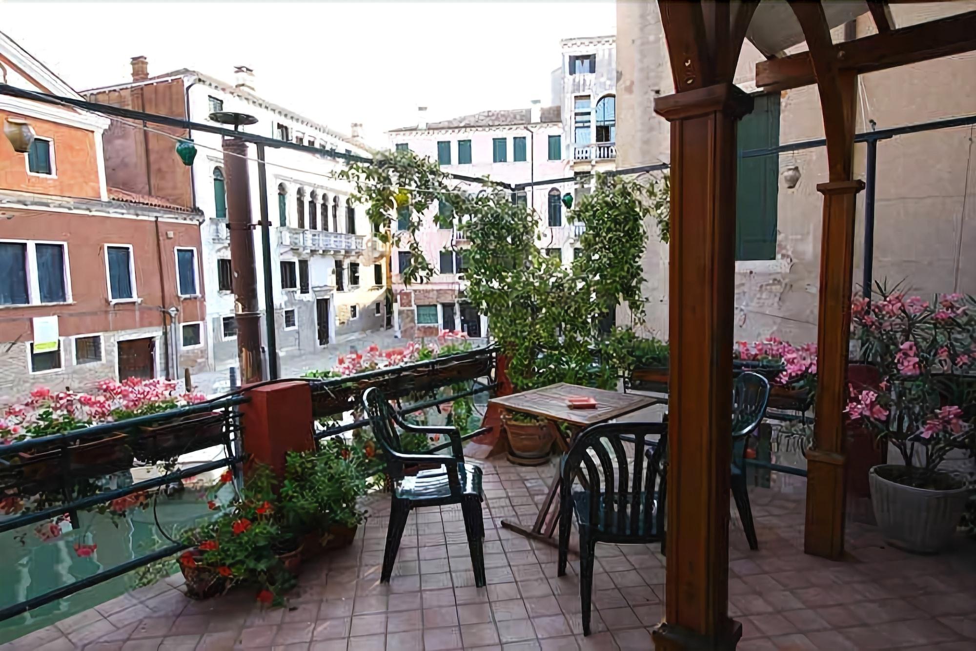 Hotel Dalla Mora 21/26