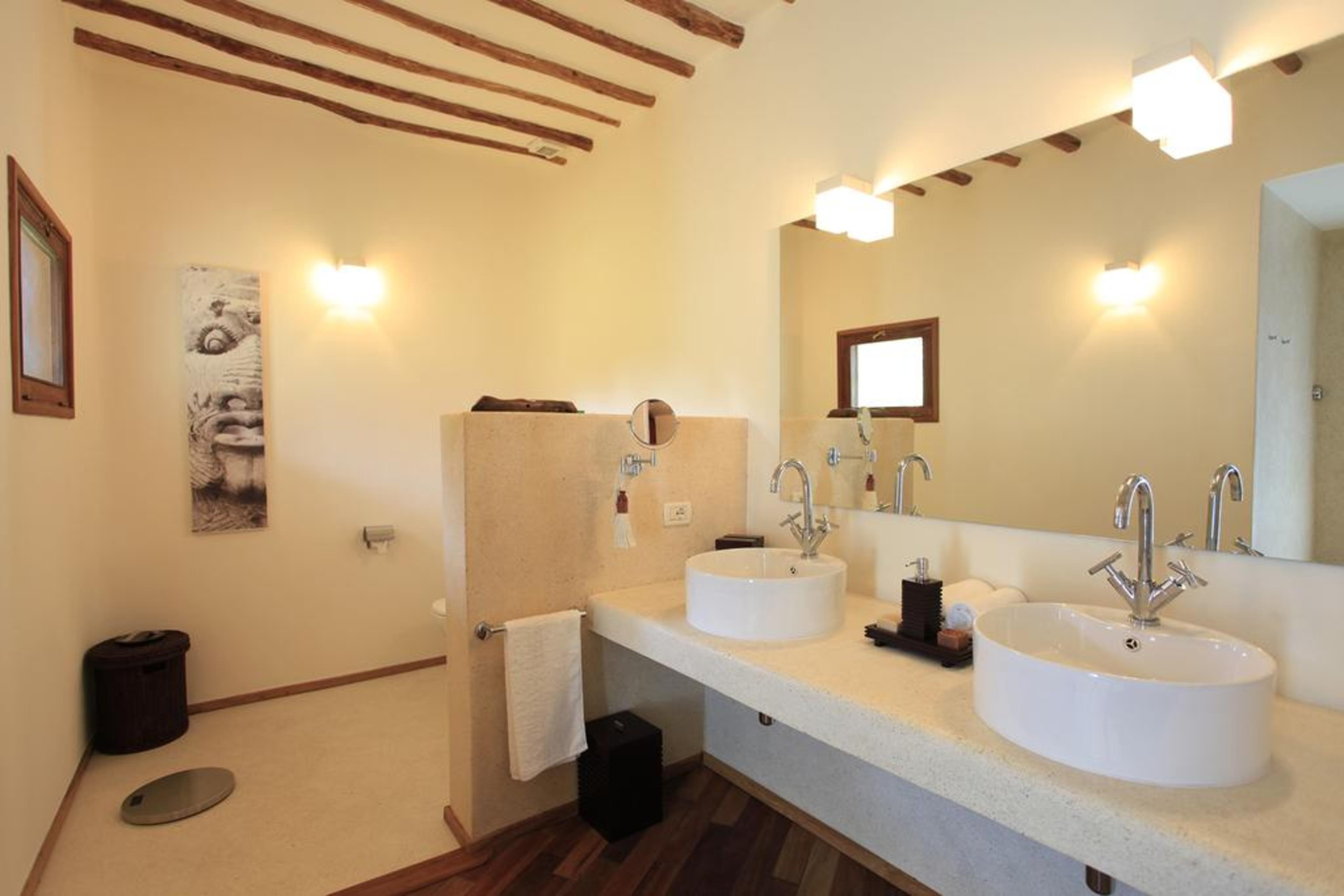 4 Bedrooms, Garden, Villa