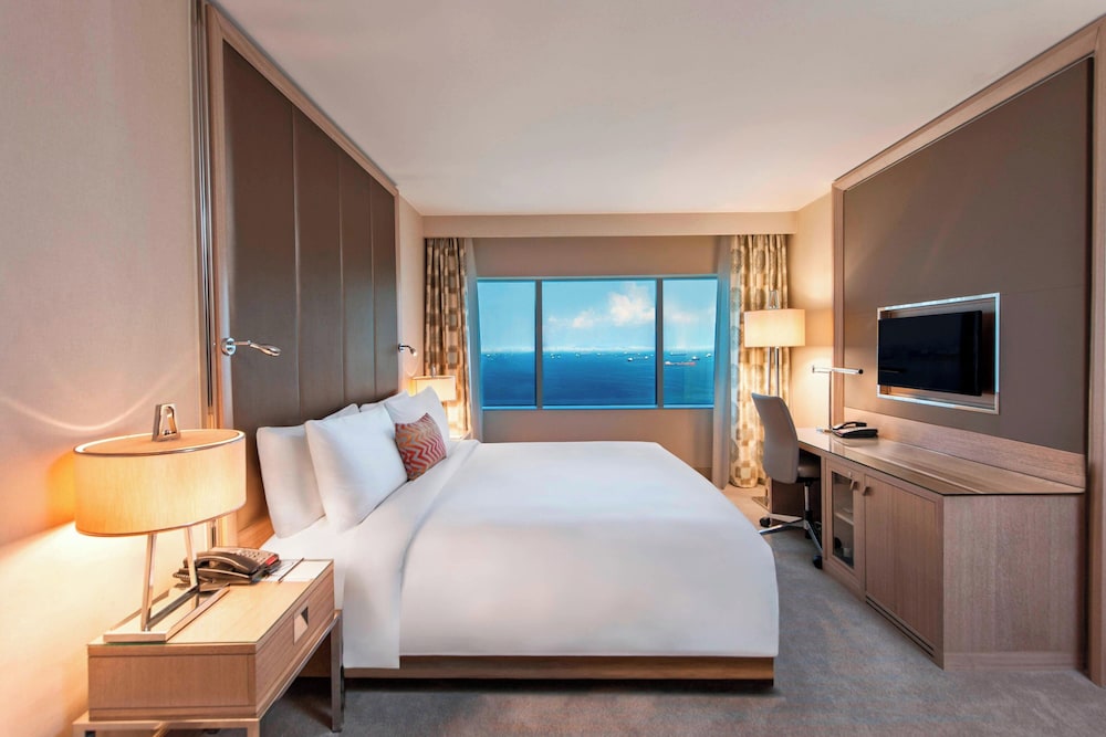 Club, King Bed