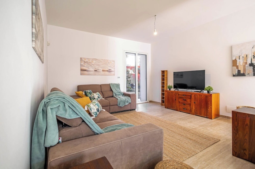 Beverly Park Residence 24/45