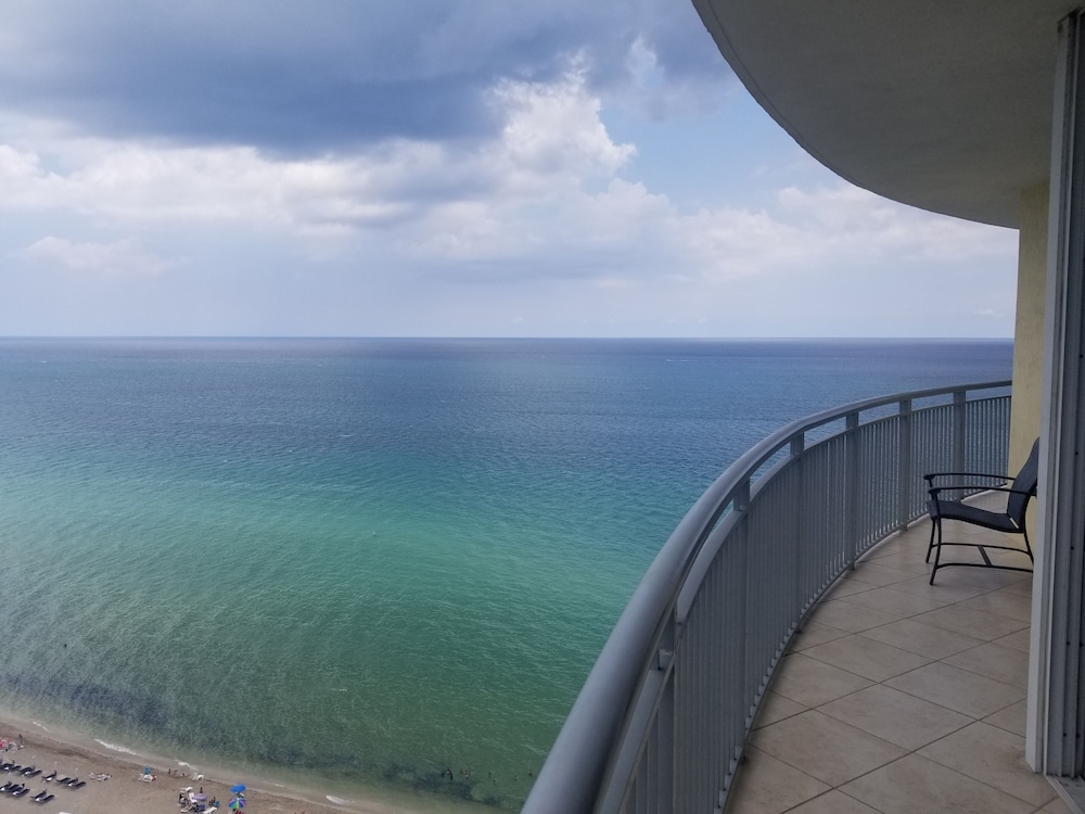 Doubletree By Hilton Ocean Point Resort – North Miami Beach 25/68
