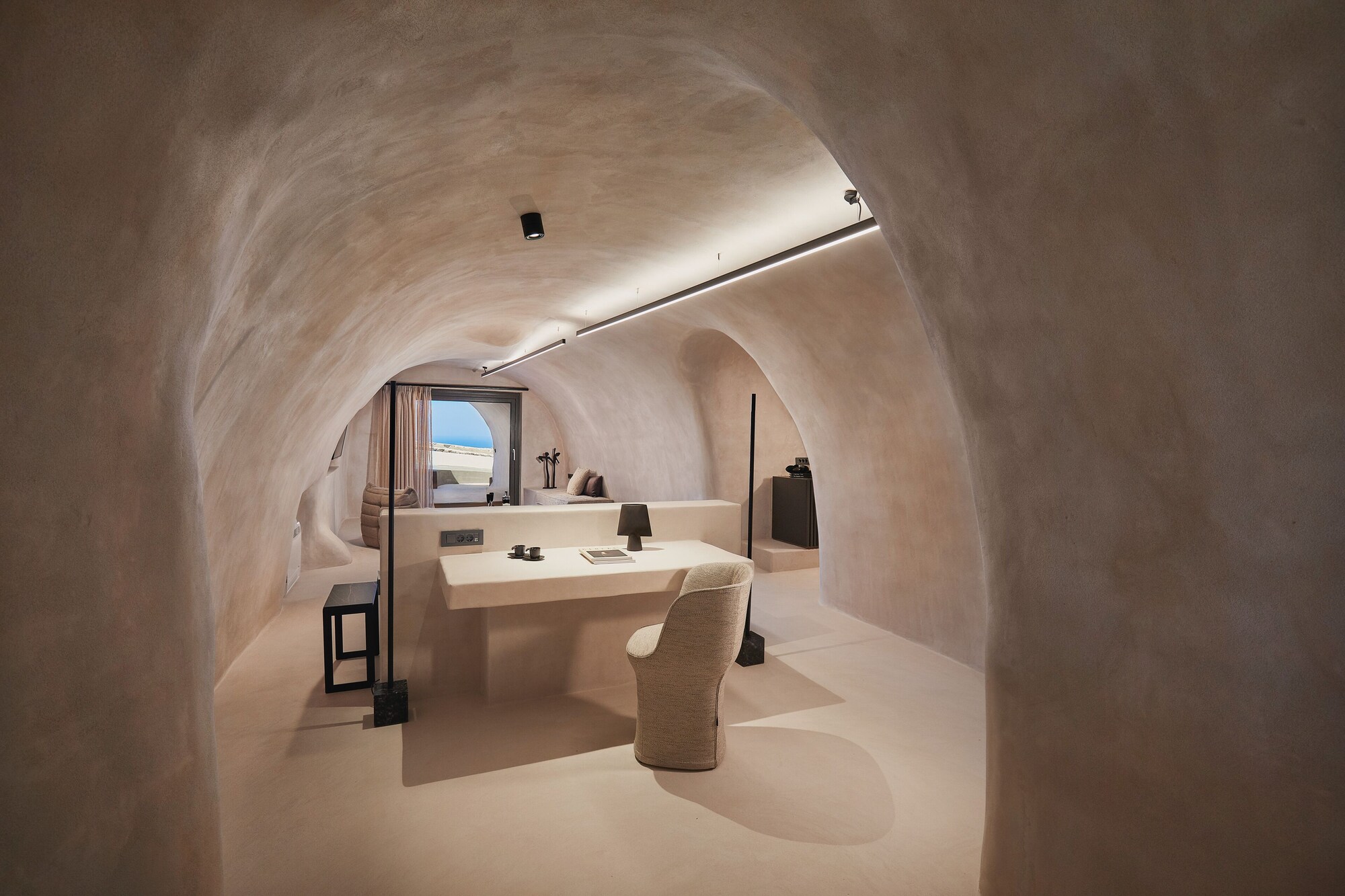 Cave, Suite, King Bed, Caldera View, Outdoor Jetted Tub، Divine Cave Experience 2/2